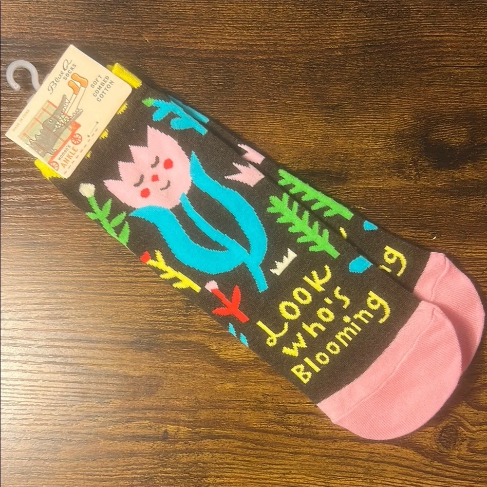 Blue Q Look Who’s Blooming Ankle Socks